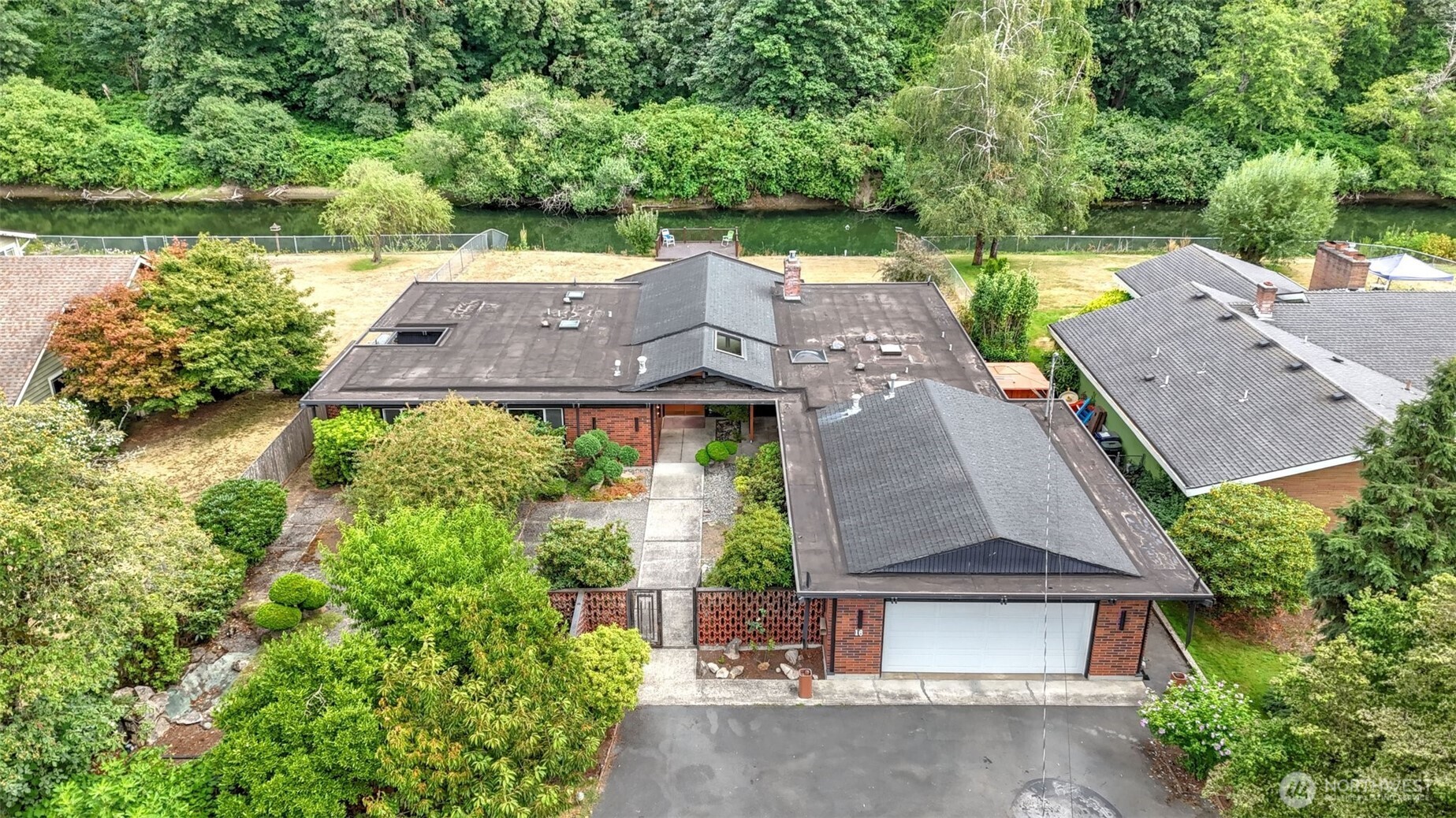 16 Riverview Drive NE