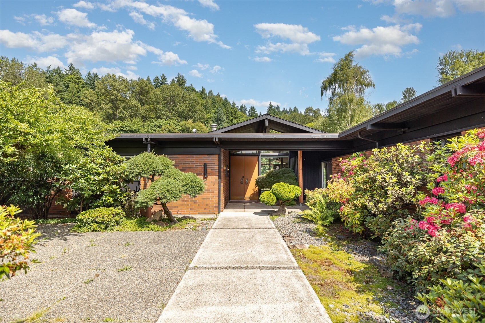 16 Riverview Drive NE