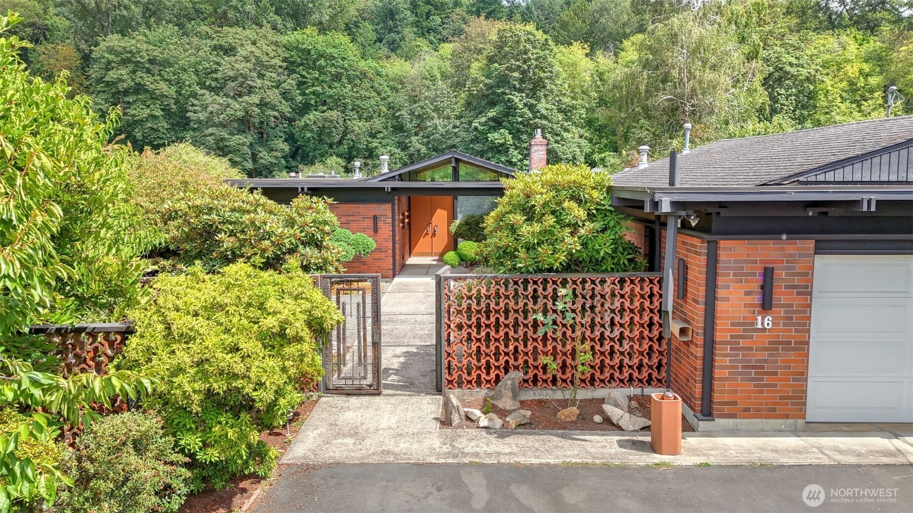16 Riverview Drive NE