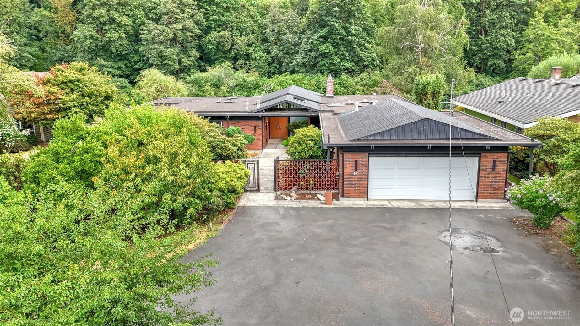 16 Riverview Drive NE