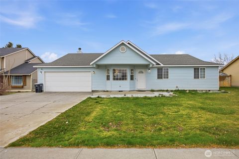 Photo of 112 W Belmont Avenue, Moses Lake, WA 98837 (MLS # 2495598)