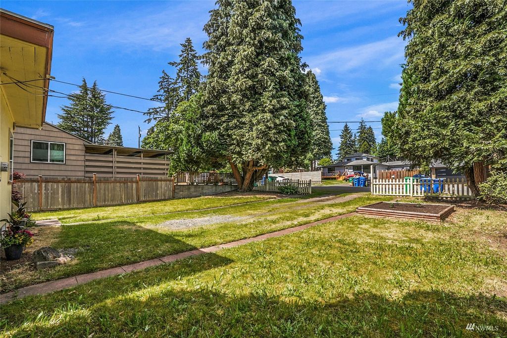 Photo of 12050 22nd Avenue NE, Seattle, WA 98125 (MLS # 1979668)