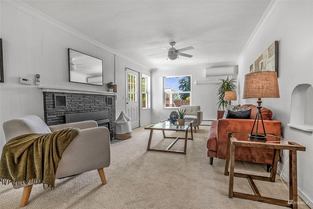 Photo of 12050 22nd Avenue NE, Seattle, WA 98125 (MLS # 1979668)