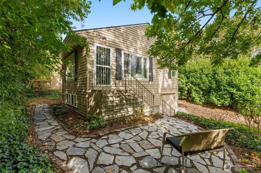 Photo of 3928 S Pilgrim St, Seattle, WA 98118 (MLS # 2440596)