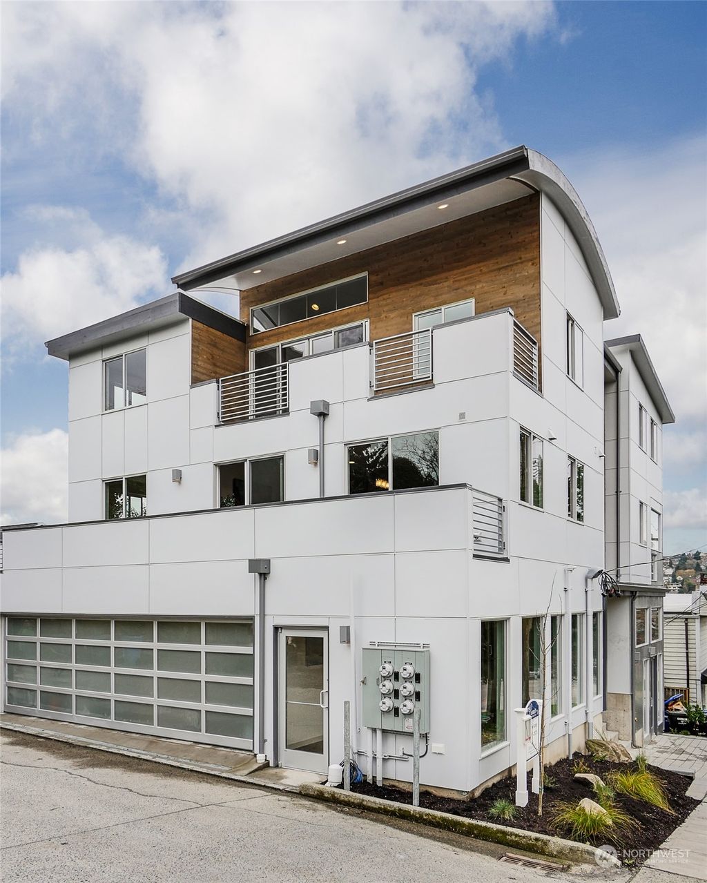 Photo of 2110 W Dravus Street, Seattle, WA 98199 (MLS # 2299551)