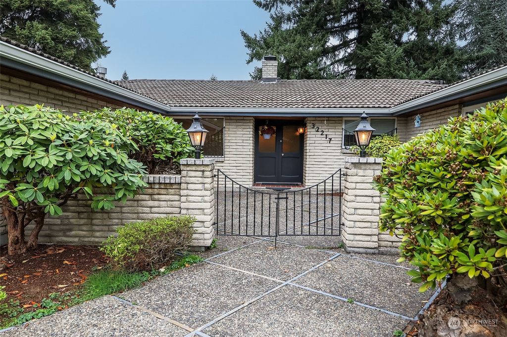 Photo of 32217 26th Avenue SW, Federal Way, WA 98023 (MLS # 2170417)