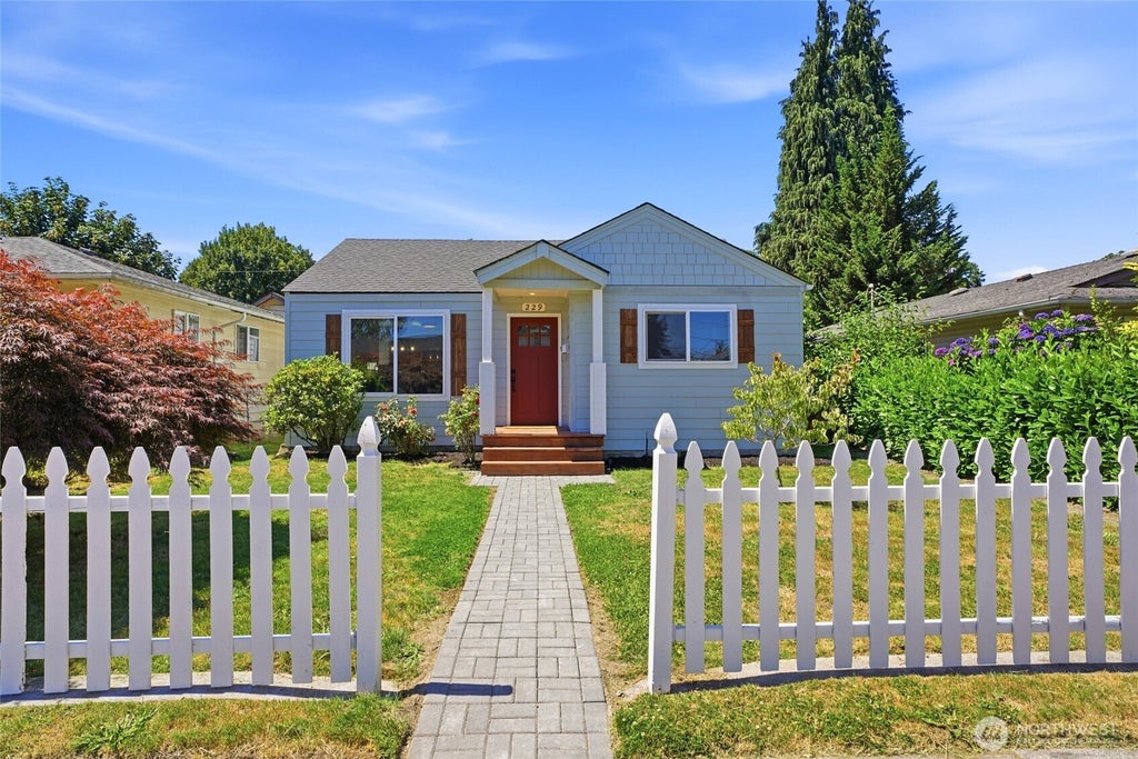 Photo of 229 19th Avenue, Longview, WA 98632 (MLS # 2551302)