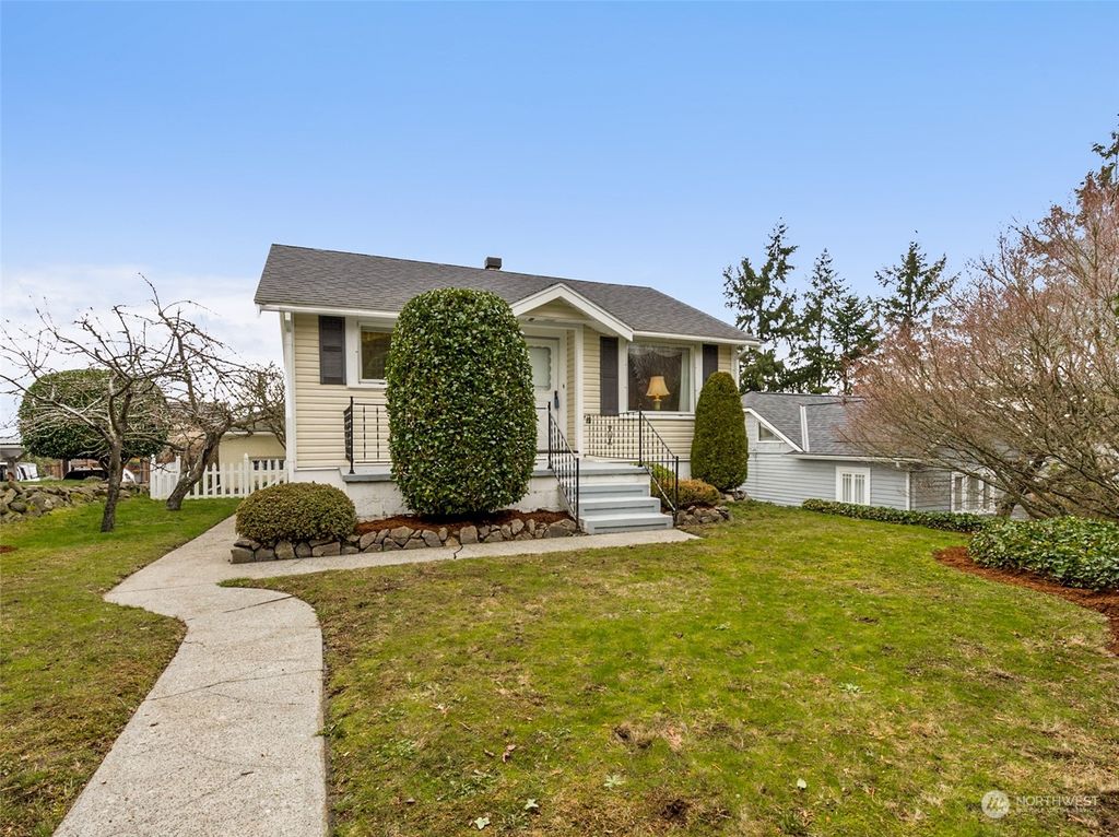 Photo of 6551 40th Avenue SW, Seattle, WA 98136 (MLS # 2029737)