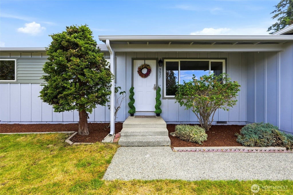 Photo of 5627 60th Drive NE, Marysville, WA 98270 (MLS # 2538671)