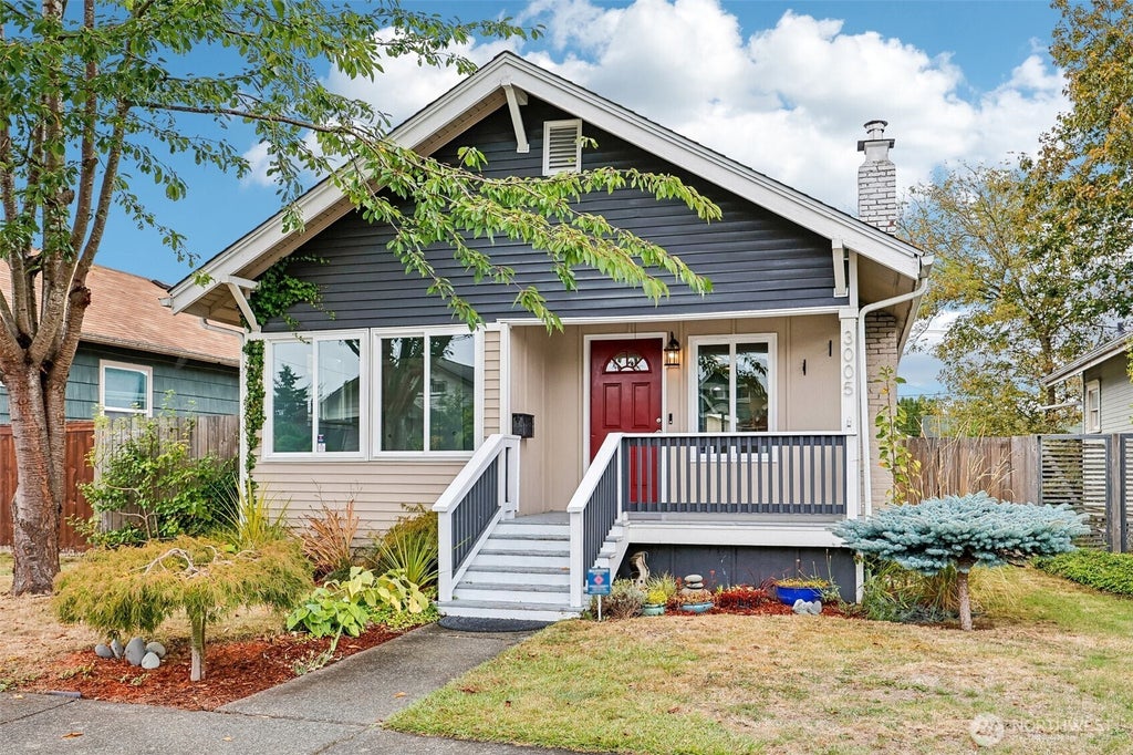 Photo of 3005 Victor Place, Everett, WA 98201 (MLS # 2592443)