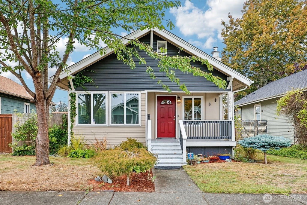 Photo of 3005 Victor Place, Everett, WA 98201 (MLS # 2592443)