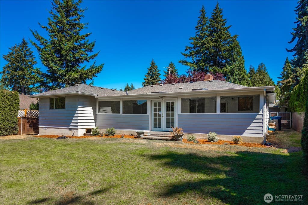 Photo of 16821 19th Avenue SW, Normandy Park, WA 98166 (MLS # 2568774)