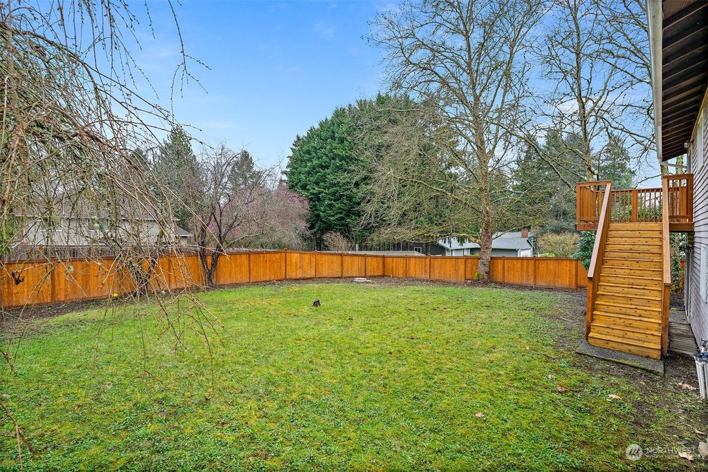 Photo of 17630 NE 33rd Place, Redmond, WA 98052 (MLS # 2205230)