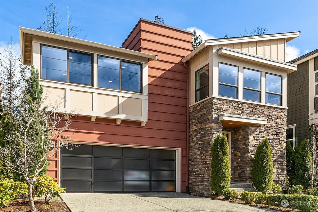 Photo of 915 Pine Crest Circle NE, Issaquah, WA 98029 (MLS # 2194119)