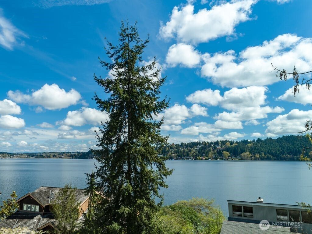 Photo of 146 xx 40th Avenue NE, Lake Forest Park, WA 98155 (MLS # 2442182)