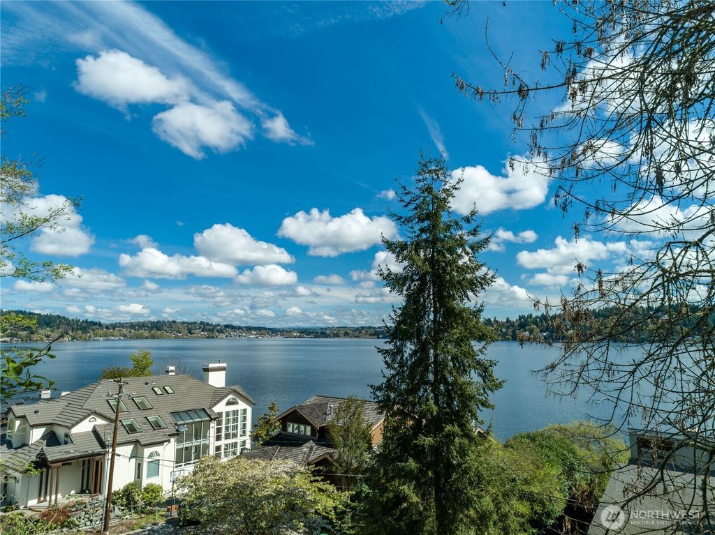 Photo of 146 xx 40th Avenue NE, Lake Forest Park, WA 98155 (MLS # 2442182)
