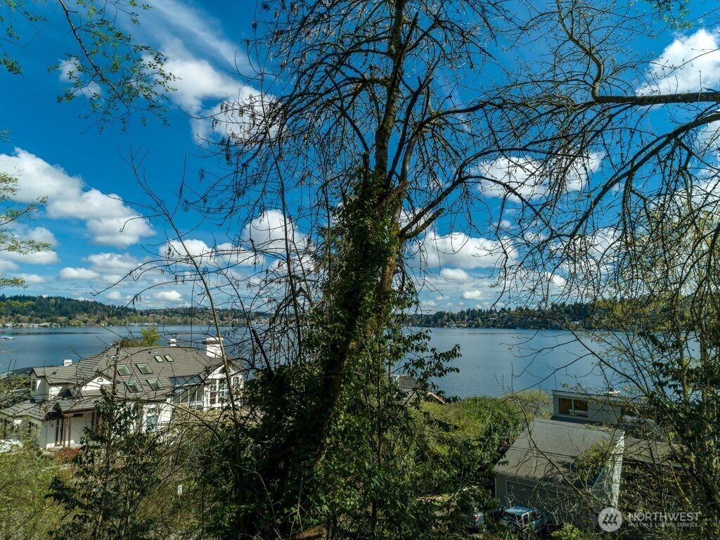 Photo of 146 xx 40th Avenue NE, Lake Forest Park, WA 98155 (MLS # 2442182)