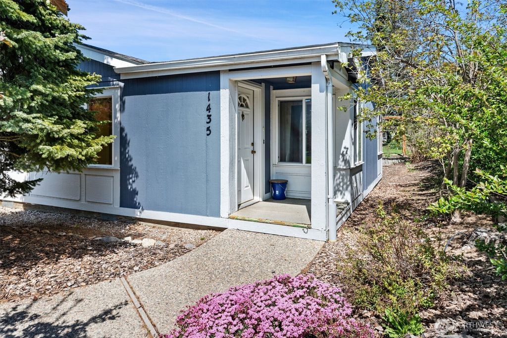 Photo of 1435 E 4th Street, Deer Park, WA 99006 (MLS # 2516017)
