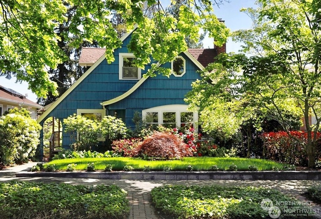 Photo of 5234 36th Avenue NE, Seattle, WA 98105 (MLS # 2249457)