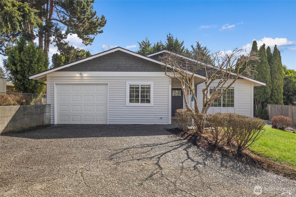 Photo of 903 20th Street, Snohomish, WA 98290 (MLS # 2346697)
