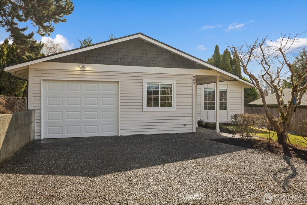 Photo of 903 20th Street, Snohomish, WA 98290 (MLS # 2346697)