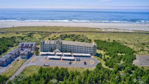 Photo of 501 Shoreview Drive #301, Long Beach, WA 98631 (MLS # 1995376)