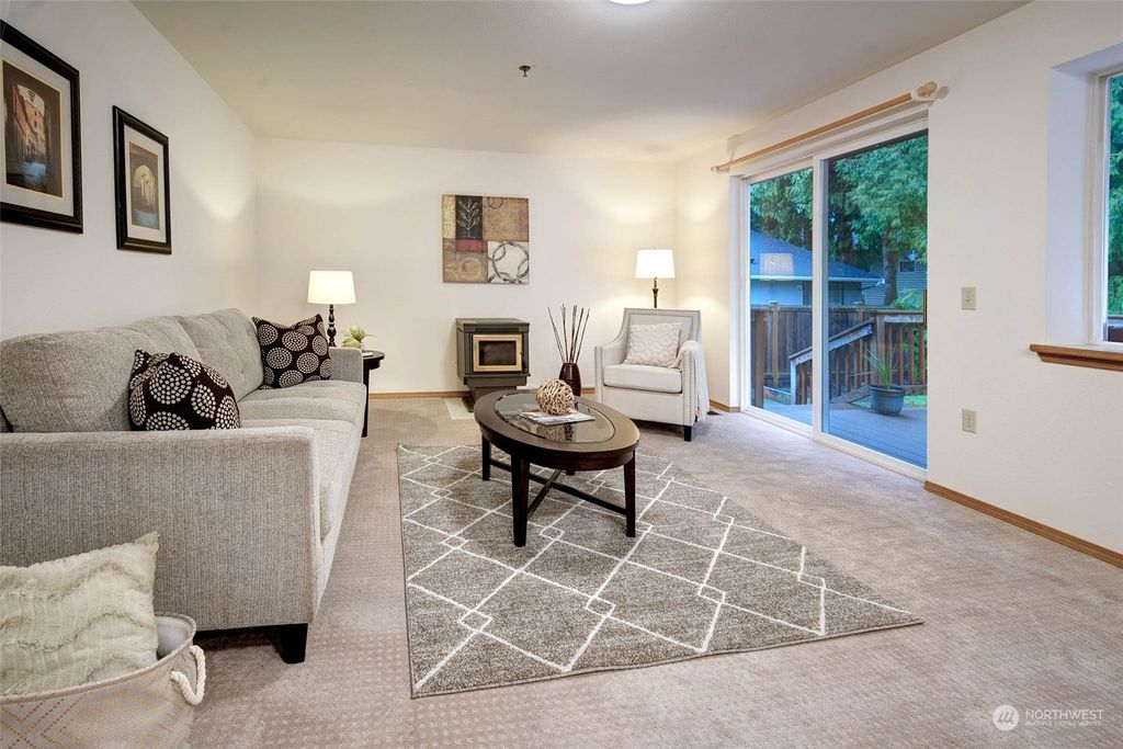 Photo of 325 60th Street SE, Everett, WA 98203 (MLS # 2320289)