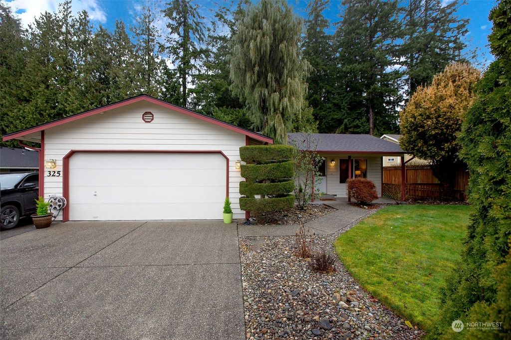 Photo of 325 60th Street SE, Everett, WA 98203 (MLS # 2320289)