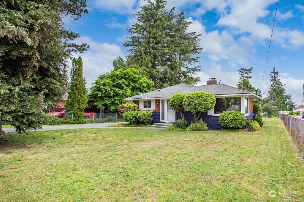 Photo of 14304 8th Avenue S, Burien, WA 98168 (MLS # 2057187)