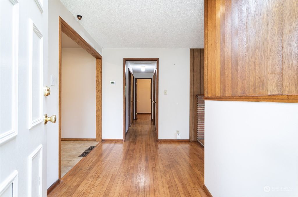 Photo of 14304 8th Avenue S, Burien, WA 98168 (MLS # 2057187)