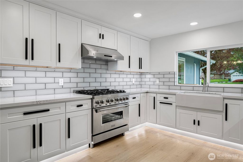 Photo of 12032 SE 210th PL Pl, Kent, WA 98031 (MLS # 2364014)