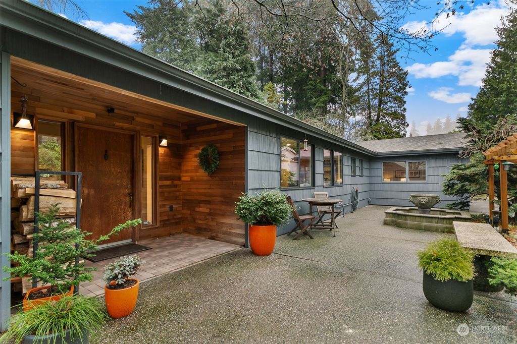 Photo of 500 47th Street SE, Everett, WA 98203 (MLS # 2184352)