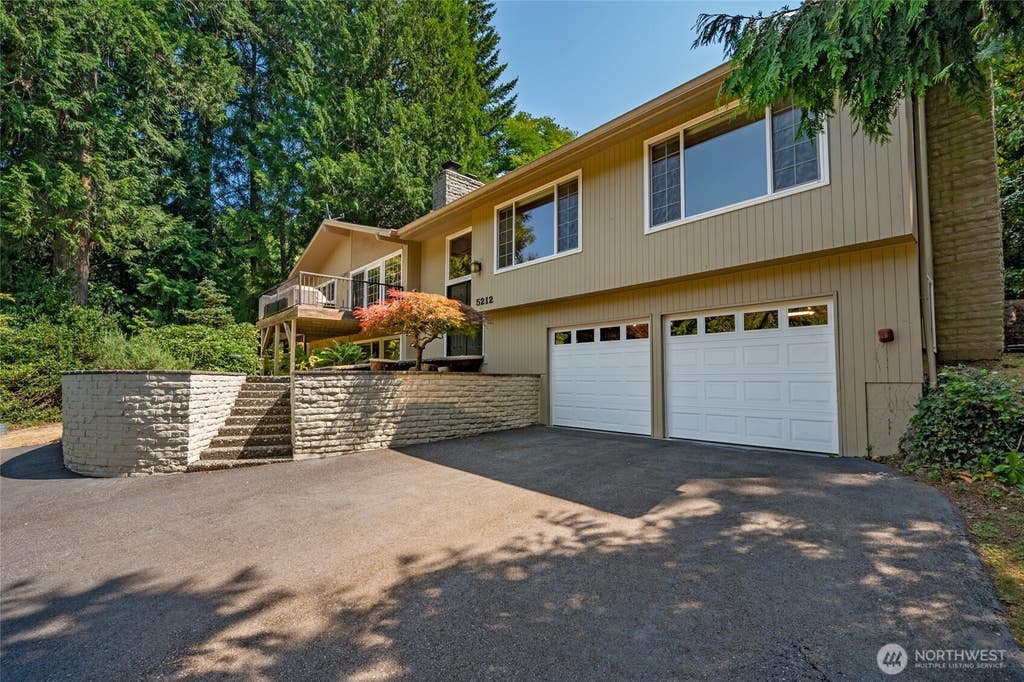Photo of 5212 W Mercer Place, Mercer Island, WA 98040 (MLS # 2567094)