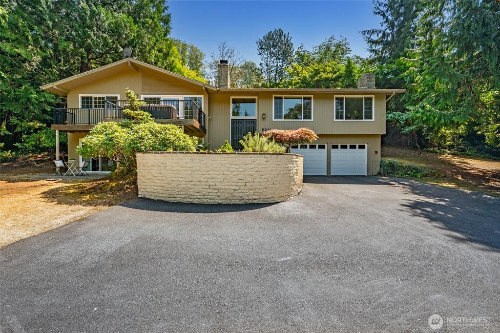 Photo of 5212 W Mercer Place, Mercer Island, WA 98040 (MLS # 2567094)