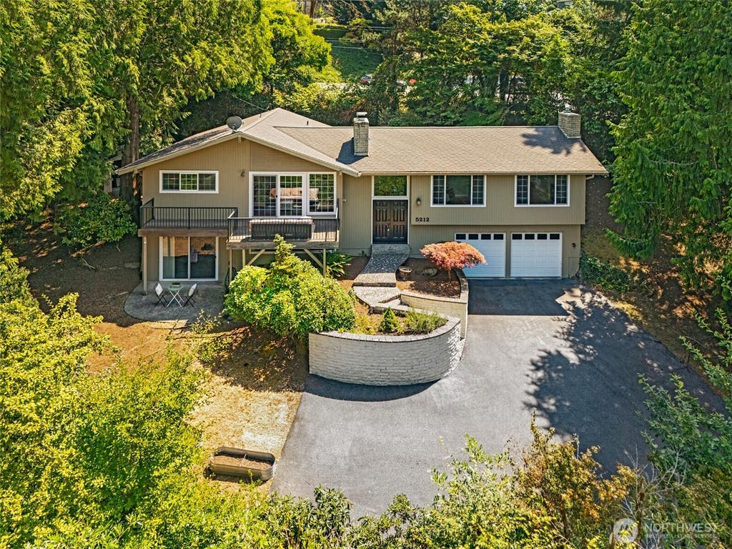 Photo of 5212 W Mercer Place, Mercer Island, WA 98040 (MLS # 2567094)
