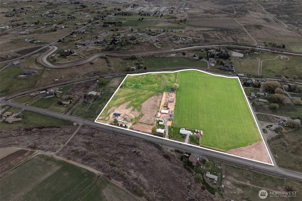 Photo of 0 East Selah Road, Yakima, WA 98901 (MLS # 2506701)