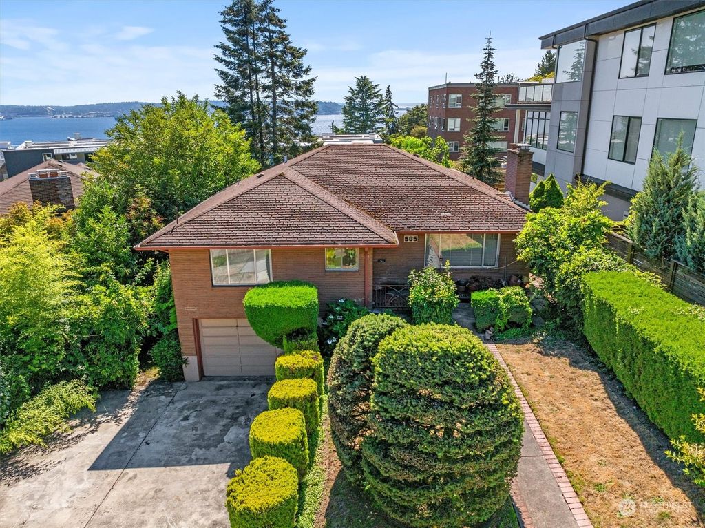 Photo of 505 W Kinnear Place, Seattle, WA 98119 (MLS # 2313962)
