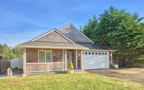 Photo of 2710 Sea Crest Avenue, Long Beach, WA 98631 (MLS # 2189903)