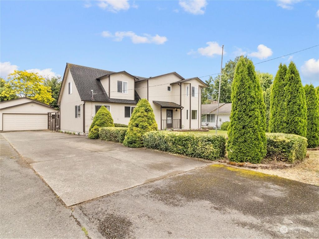 Photo of 328 6th Avenue N, Algona, WA 98001 (MLS # 2269097)