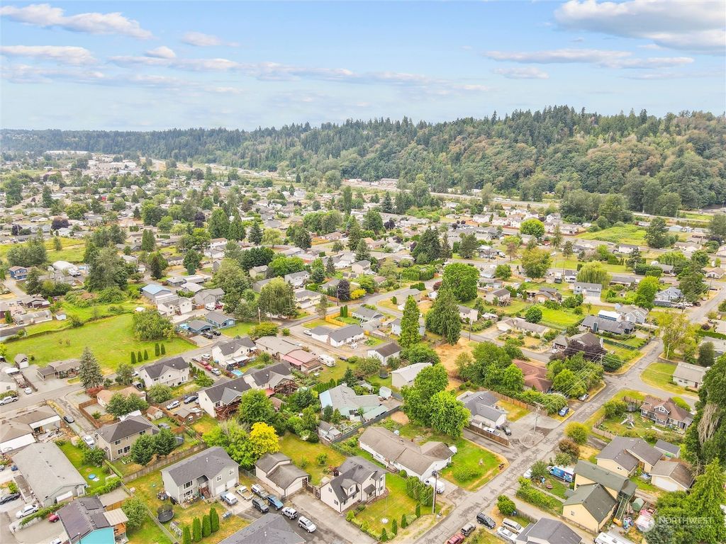 Photo of 328 6th Avenue N, Algona, WA 98001 (MLS # 2269097)