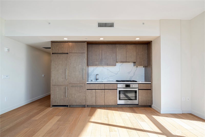 121 Stewart Street 1605