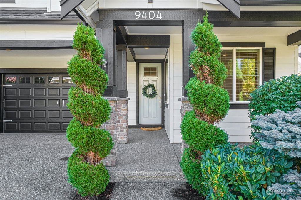 Photo of 9404 Elm Avenue SE, Snoqualmie, WA 98065 (MLS # 2281496)