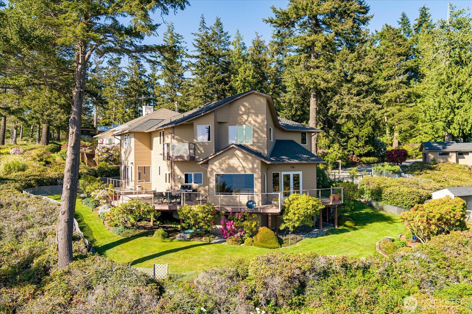 307 Lake Hancock Drive
