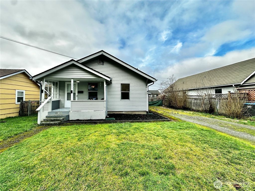 Photo of 303 S Buckner Street, Centralia, WA 98531 (MLS # 2471602)