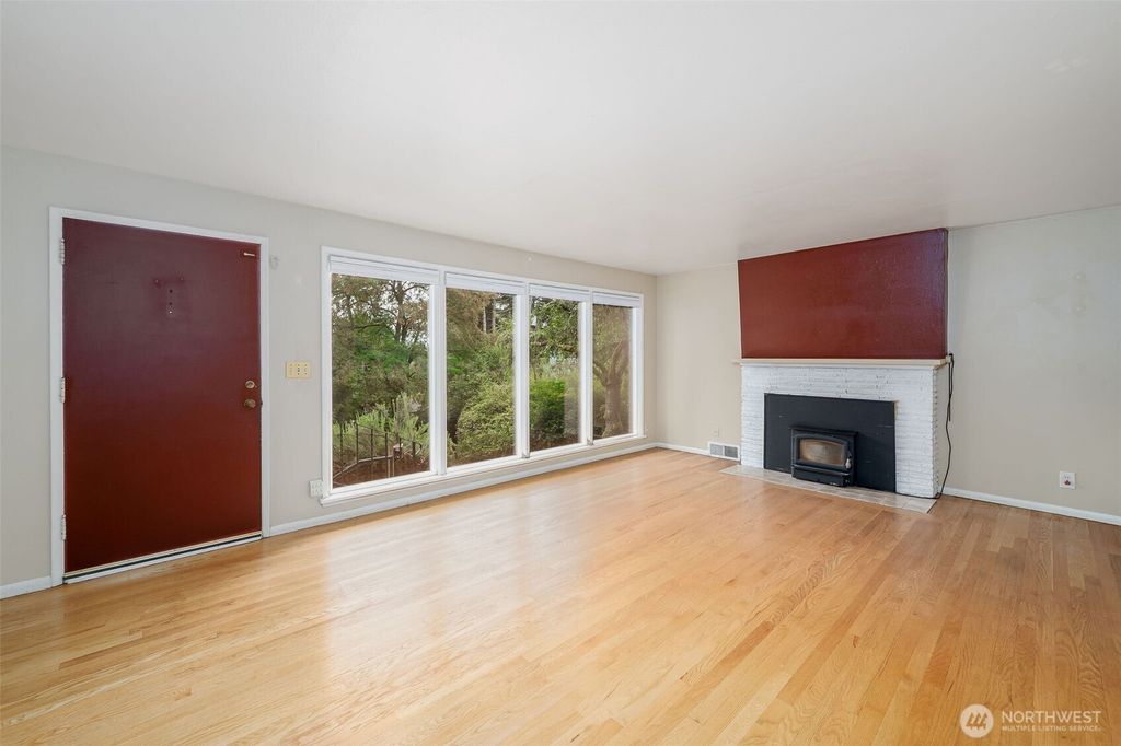 Photo of 9119 17th Avenue NE, Seattle, WA 98115 (MLS # 2450869)