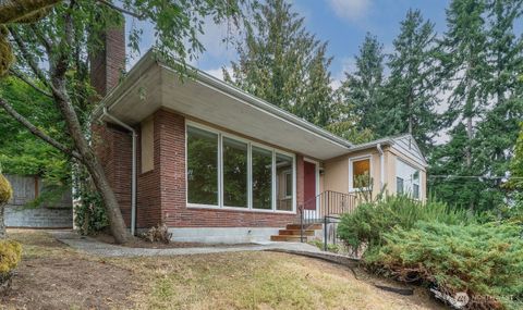 Photo of 9119 17th Avenue NE, Seattle, WA 98115 (MLS # 2450869)