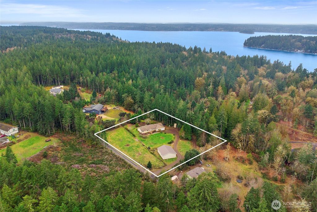 Photo of 606 206 Avenue NW, Lakebay, WA 98349 (MLS # 2495751)