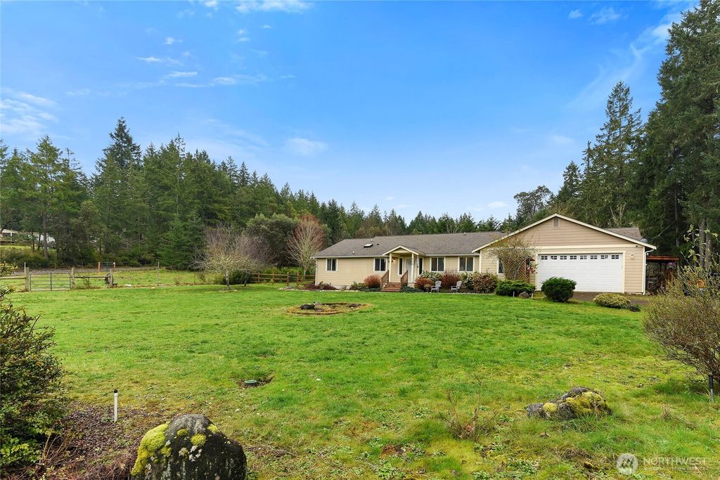 Photo of 606 206 Avenue NW, Lakebay, WA 98349 (MLS # 2495751)