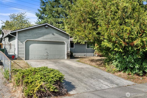 Photo of 12330 46th Drive SE, Everett, WA 98208 (MLS # 2576032)
