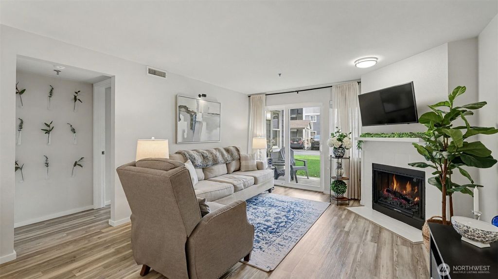 Photo of 250 NW Dogwood Street #E-102, Issaquah, WA 98027 (MLS # 2470177)